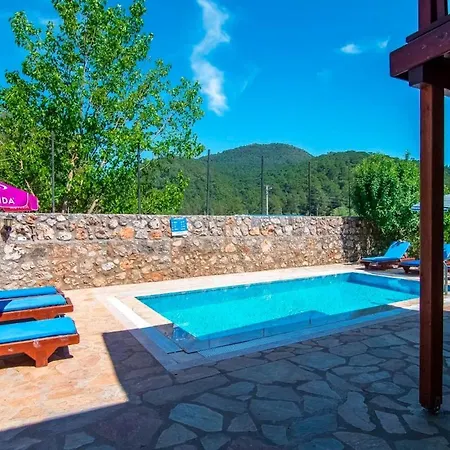 Stone With Private Pool In A Secluded Area In וילה