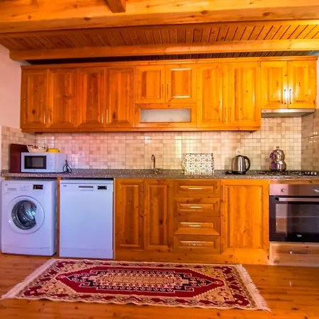 Stone With Private Pool In A Secluded Area In וילה פאטהיה
