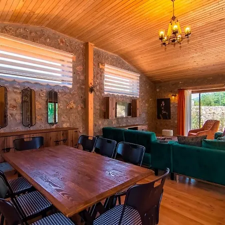 Stone With Private Pool In A Secluded Area In פאטהיה
